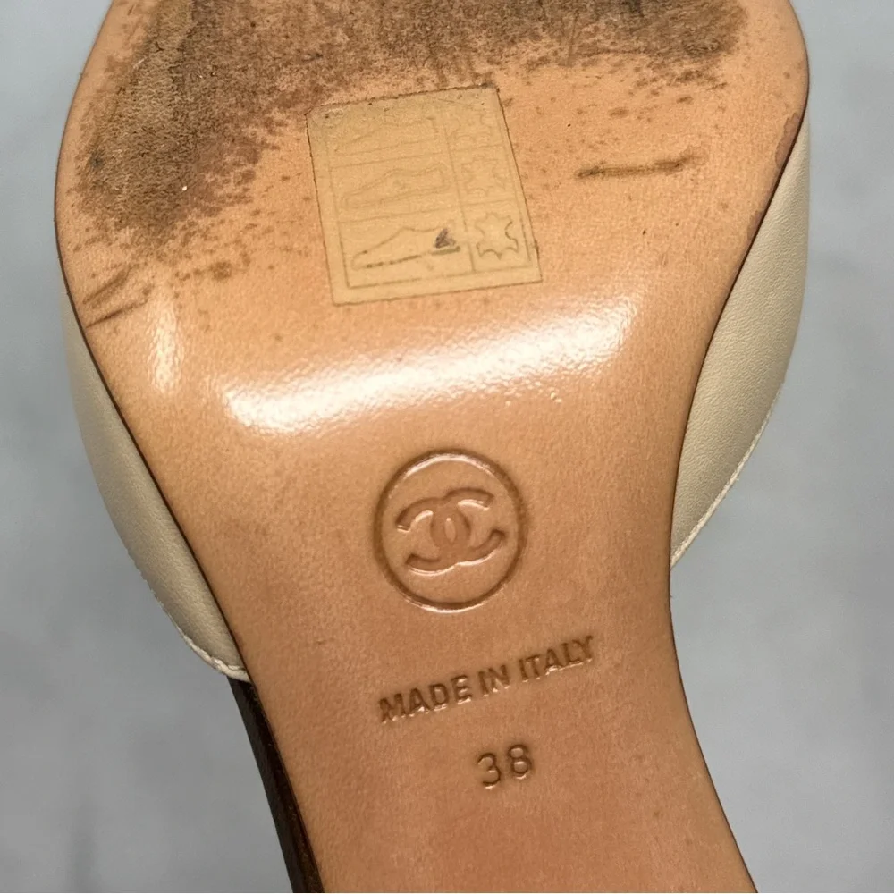 CHANEL CC Vintage 90s Y2K leather Cap Toe Mid Height Heels Pumps Gold Retro 38